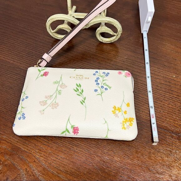 COACH Corner Zip Wristlet With Wildflower Print! - Picture 4 of 4